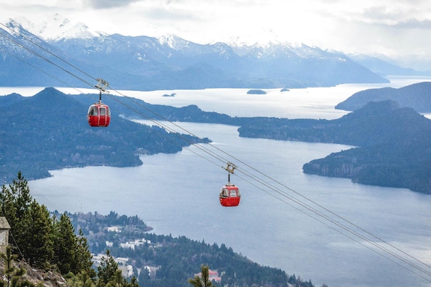 Foto eine schöne aussicht auf den cerro otto in bariloche, argentinien