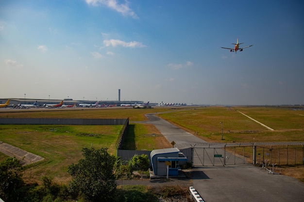 Eine schöne Aussicht auf den Flughafen Suvarnabhumi in Bangkok Thailand