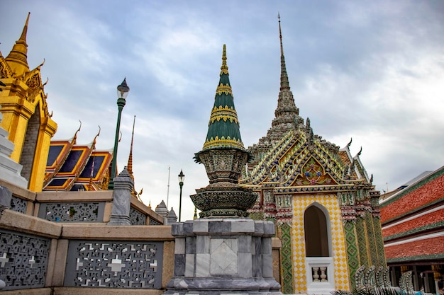 Eine schöne Aussicht auf den Grand Palace der Tempel Wat Phra Kaew in Bangkok Thailand