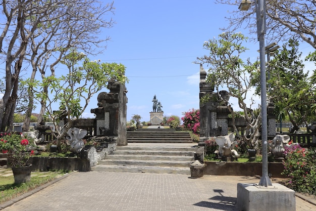 Eine schöne Aussicht auf den Strand von Nusa Dua in Bali Indonesien