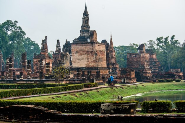 Eine schöne Aussicht auf den Sukhothai Historical Park in Thailand