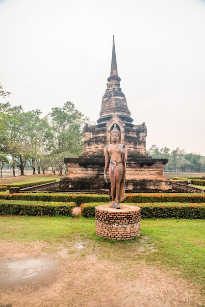 Eine schöne Aussicht auf den Sukhothai Historical Park in Thailand
