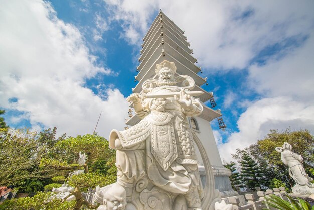 Eine schöne Aussicht auf den Sunworld Ba Na Hills Park in Da Nang Vietnam