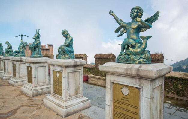 Foto eine schöne aussicht auf den sunworld ba na hills park in da nang vietnam