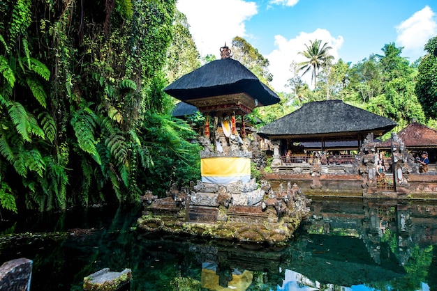 Eine schöne Aussicht auf den Tempel Pura Tirta Empul in Bali Indonesien