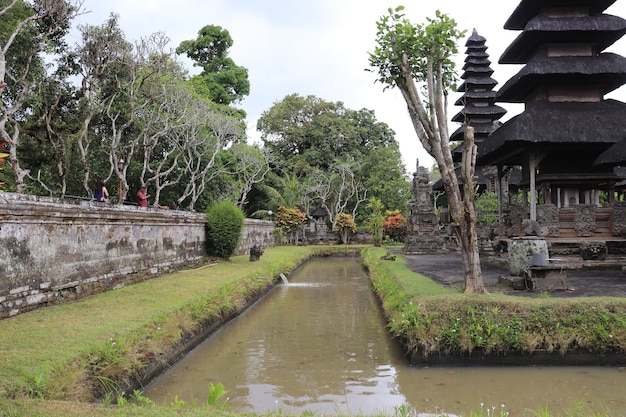 Eine schöne Aussicht auf den Tempel Taman Ayun in Bali Indonesien