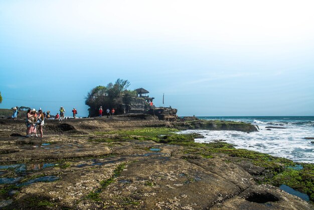 Eine schöne Aussicht auf den Tempel Tanah Lot in Bali Indonesien