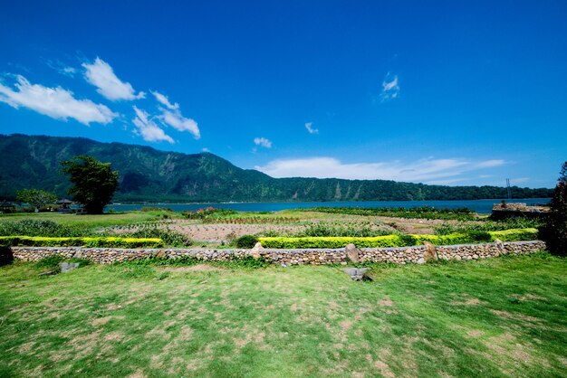 Eine schöne Aussicht auf den Tempel Ulun Danu Batur in Bali Indonesien