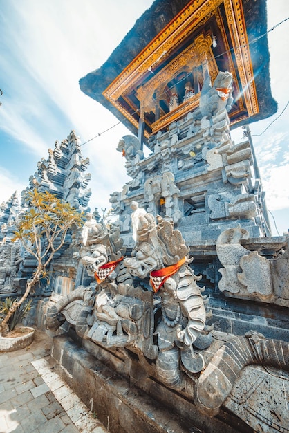 Eine schöne Aussicht auf den Tempel Ulun Danu Beratan in Bali Indonesien