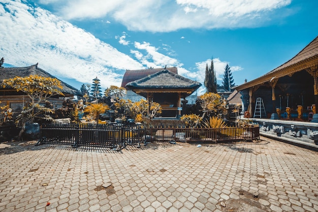 Eine schöne Aussicht auf den Tempel Ulun Danu Beratan in Bali Indonesien