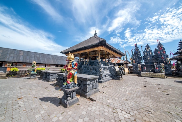 Eine schöne Aussicht auf den Tempel Ulun Danu Beratan in Bali Indonesien