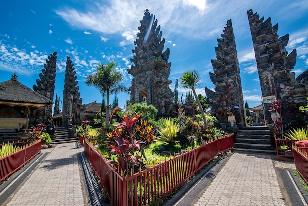 Eine schöne Aussicht auf den Tempel Ulun Danu Beratan in Bali Indonesien