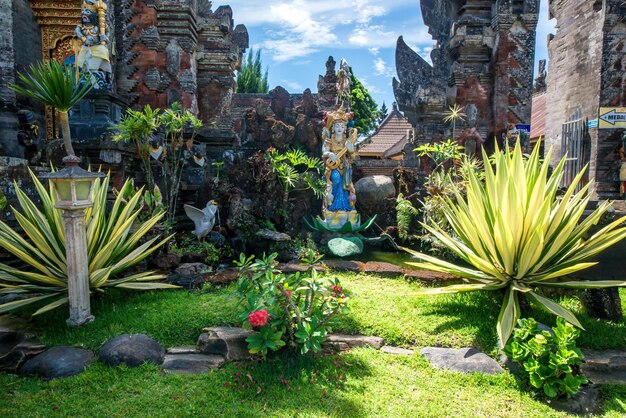 Eine schöne Aussicht auf den Tempel Ulun Danu Beratan in Bali Indonesien