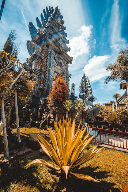 Eine schöne Aussicht auf den Tempel Ulun Danu Beratan in Bali Indonesien