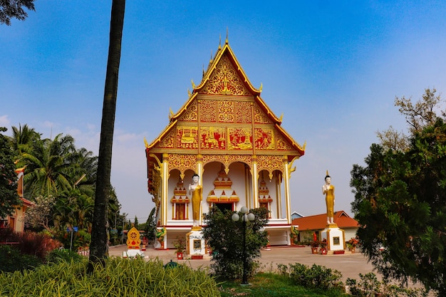 Eine schöne Aussicht auf den Tempel Wat Pha That Luang in Vientiane Laos