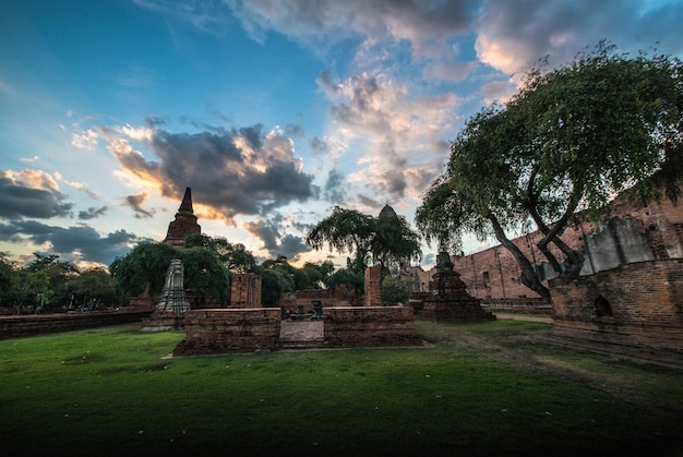 Eine schöne Aussicht auf den Tempel Wat Ratchaburana in Ayutthaya Thailand