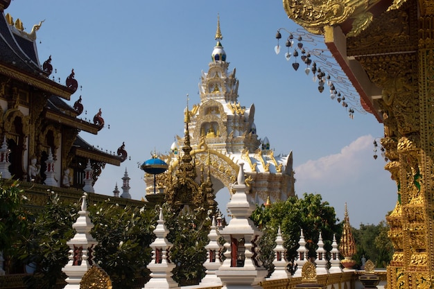 Eine schöne Aussicht auf den Tempel Wat Saeng Kaeo in Chiang Rai Thailand