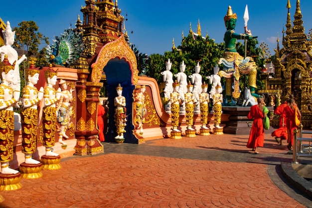 Eine schöne Aussicht auf den Tempel Wat Saeng Kaeo in Chiang Rai Thailand