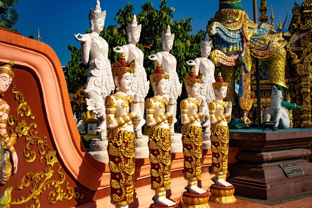 Eine schöne Aussicht auf den Tempel Wat Saeng Kaeo in Chiang Rai Thailand