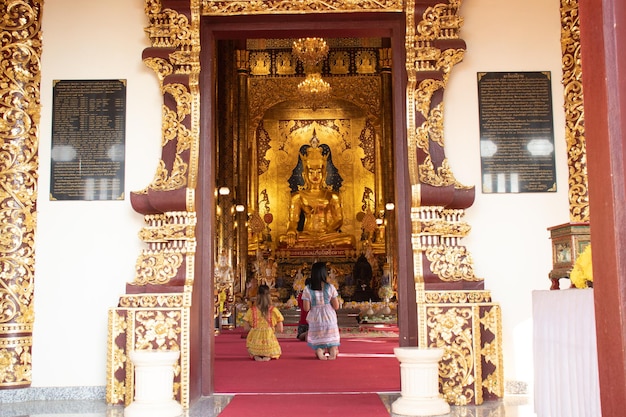 Eine schöne Aussicht auf den Tempel Wat Saeng Kaeo in Chiang Rai Thailand