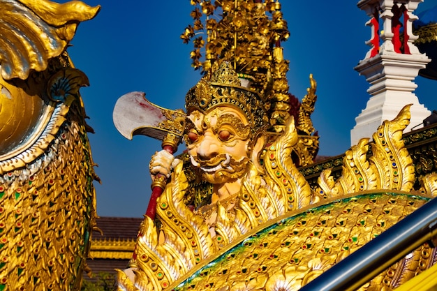 Eine schöne Aussicht auf den Tempel Wat Saeng Kaeo in Chiang Rai Thailand