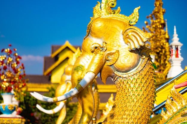 Eine schöne Aussicht auf den Tempel Wat Saeng Kaeo in Chiang Rai Thailand