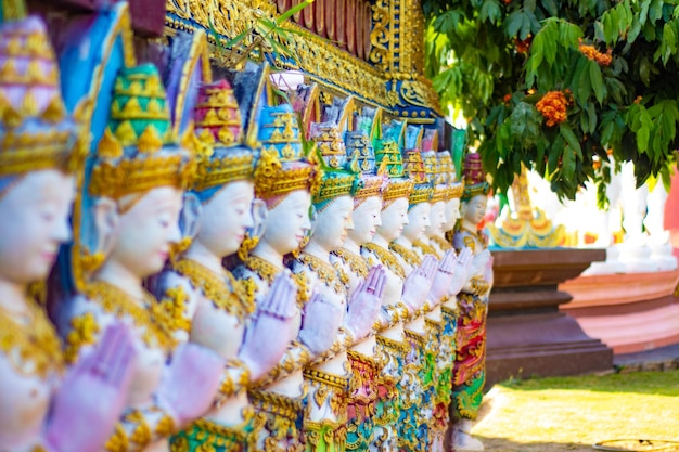 Eine schöne Aussicht auf den Tempel Wat Saeng Kaeo in Chiang Rai Thailand