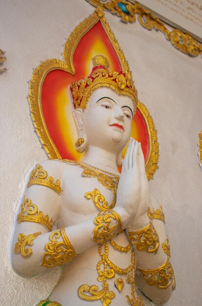 Eine schöne Aussicht auf den Tempel Wat Saeng Kaeo in Chiang Rai Thailand