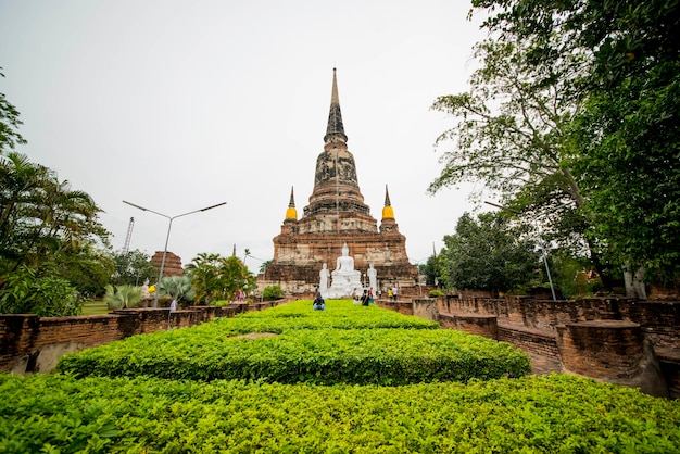 Eine schöne Aussicht auf den Tempel Wat Yai Chai Mongkhol in Ayutthaya Thailand