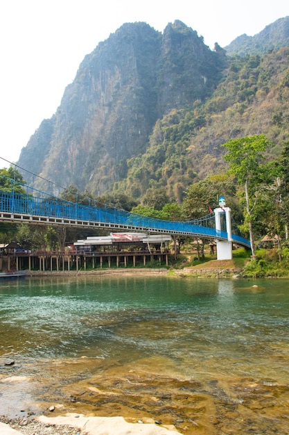 Eine schöne Aussicht auf die Blaue Brücke in Vang Vieng Laos