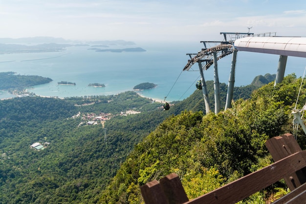 Eine schöne Aussicht auf die Langkawi Sky Bridge in Malaysia