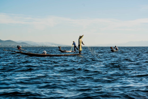 Eine schöne Aussicht auf Fischer im Inle Lake Myanmar