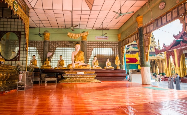 Eine schöne Aussicht auf Shwedagon Padoga Tempel in Yangon Myanmar