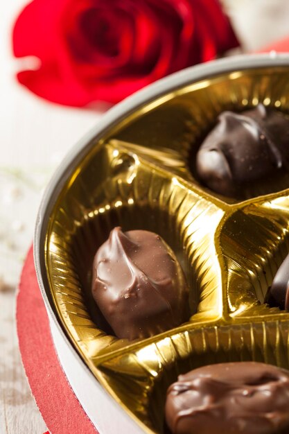 Eine schöne Schachtel mit Gourmet-Schokolade zum Valentinstag