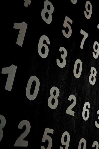 Eine schwarze Uhr mit Zahlen darauf, die sagt 1, 8, 8, 8, 8, 8, 8, 8, 8, 8, 8, 8, 8, 8, 8