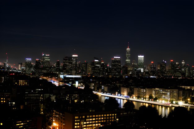 eine Stadt-Skyline in der Nacht