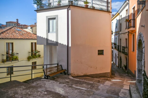 Eine Straße im historischen Zentrum von Rivello, einer mittelalterlichen Stadt in der Region Basilicata, Italien