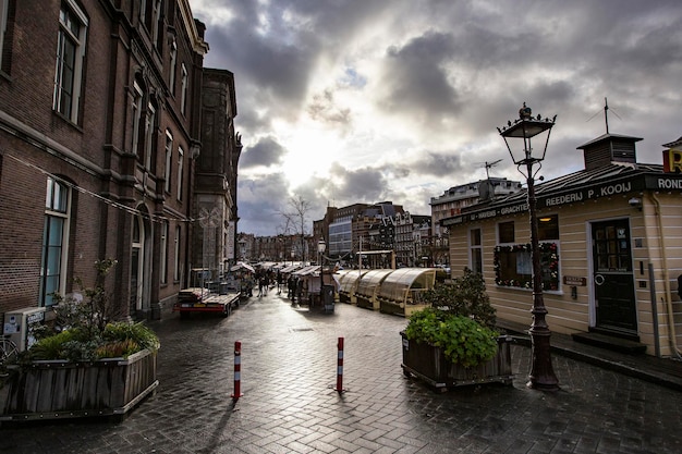 Eine Straße in der Stadt Amsterdam