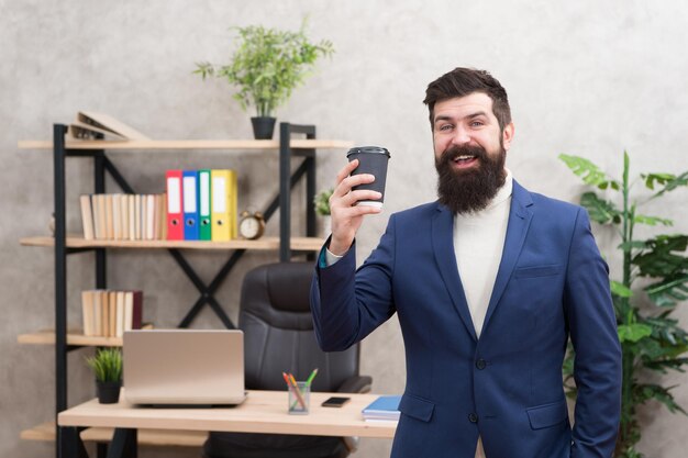 Eine Tasse Kaffee kann tatsächlich dazu beitragen, zum allgemeinen Glück beizutragen