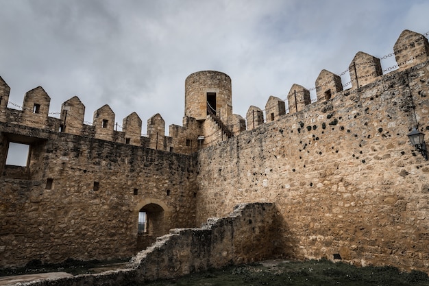 Eine Tour durch die Provinz Burgos, Spanien, mit ihren Wasserfällen, Burgen, Bergen ...