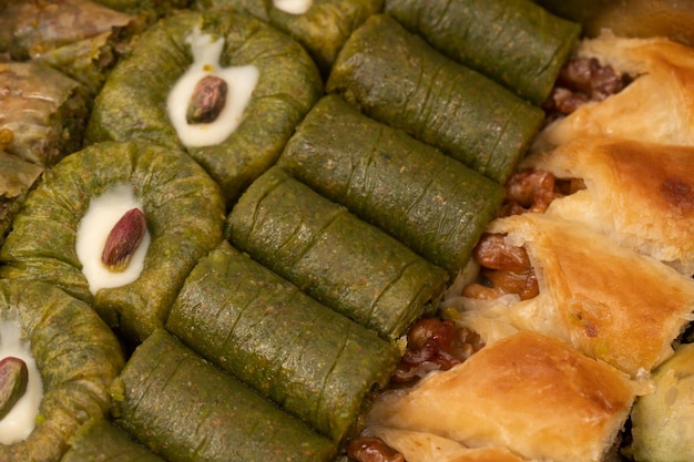 Eine Vielzahl türkischer süßer Baklava. Walnuss-Baklava