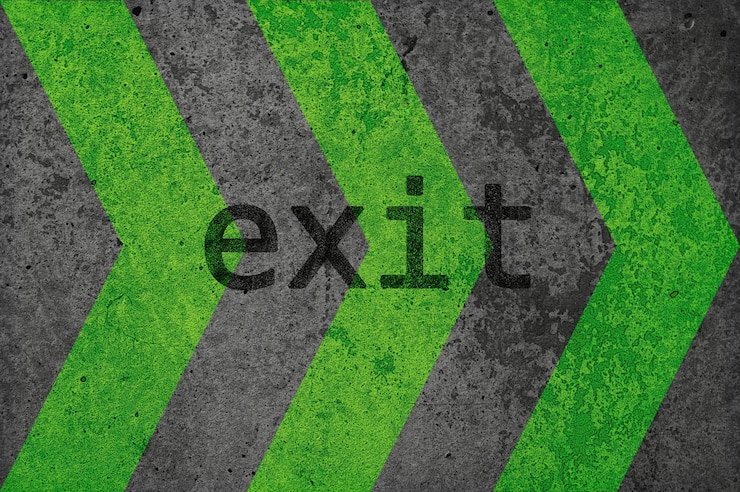 Foto eine wand aus beton hat grüne pfeile angebracht englisch text ausgang ideal als hintergrund