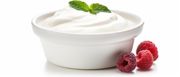 eine weiße Schüssel Creme mit einer Blume drin