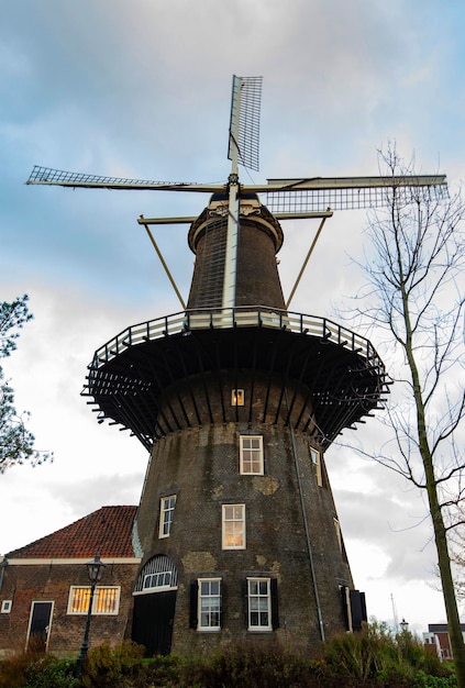 Eine Windmühle in der Stadt Leiden