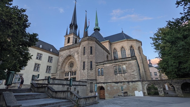 Eine wunderschöne Aufnahme der Kathedrale Notre-Dame in Luxemburg