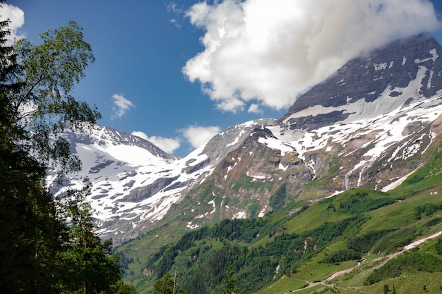 Eine wunderschöne Landschaft der Berge