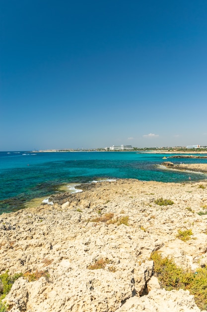 Einer der Pappelstrände der Insel Zypern ist Nissi Beach.