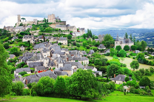 eines der schönsten Dörfer Frankreichs