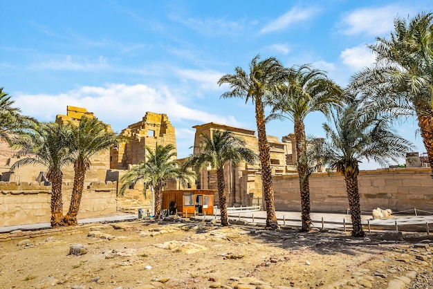 Eingang zum Tempel Medinet Abu in Luxor