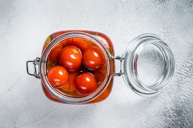 Eingelegte Kirschtomaten im Glas